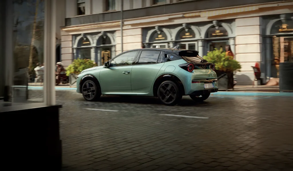 Lancia Ypsilon Elettrica in città